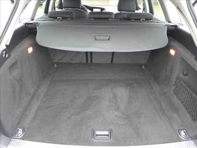 Audi A4 2,0 TDI 140KW, S-LINE, NAVI - foto 8