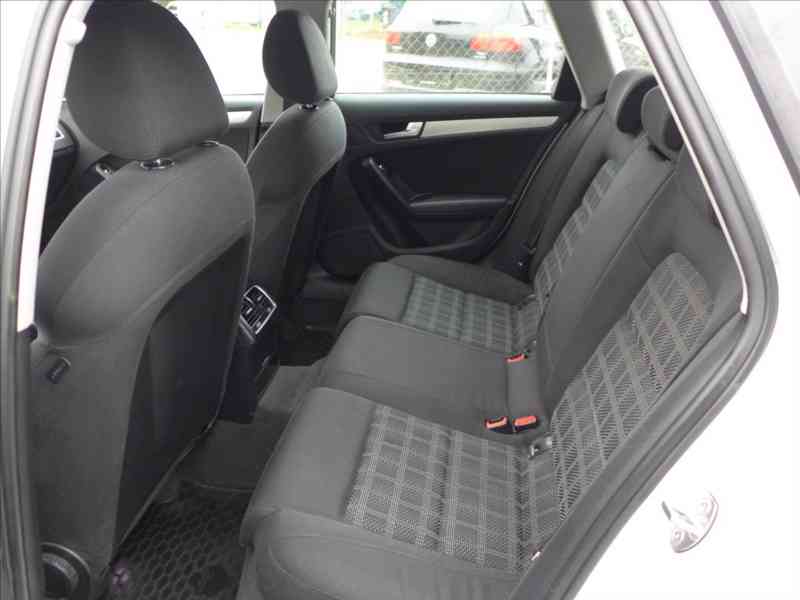 Audi A4 2,0 TDI 140KW, S-LINE, NAVI - foto 6