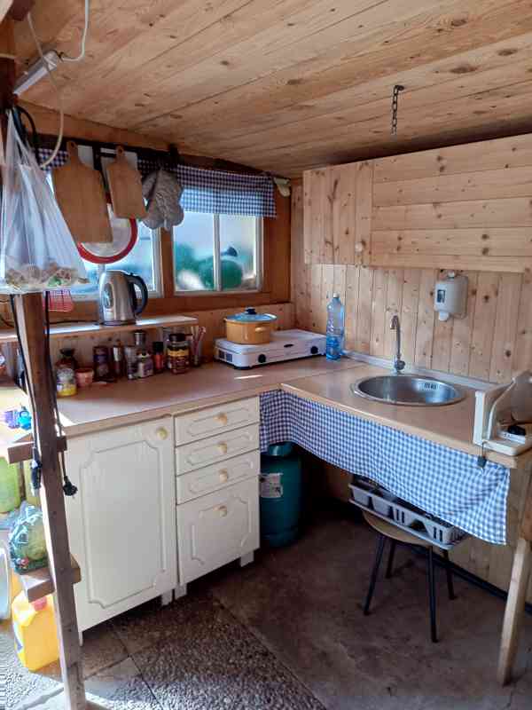 Zahrada s vlastní chatou v krásné lokalitě za odstupné - foto 7