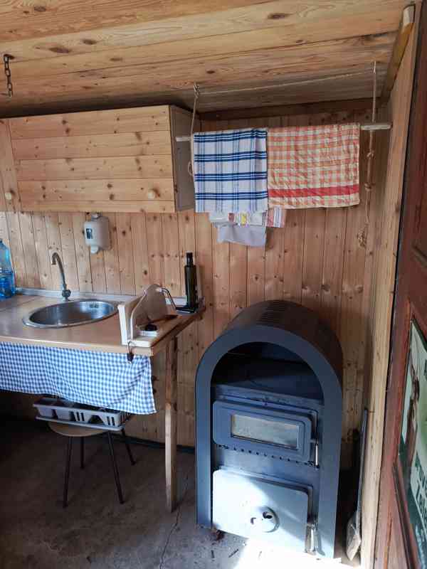 Zahrada s vlastní chatou v krásné lokalitě za odstupné - foto 8