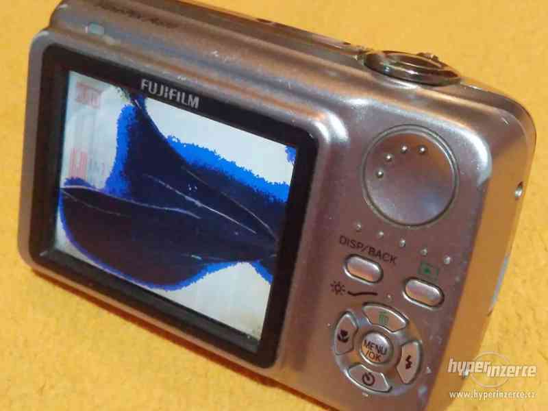 Digitální foťák a kamera Fujifilm FinePix A610 - k opravě! - foto 3
