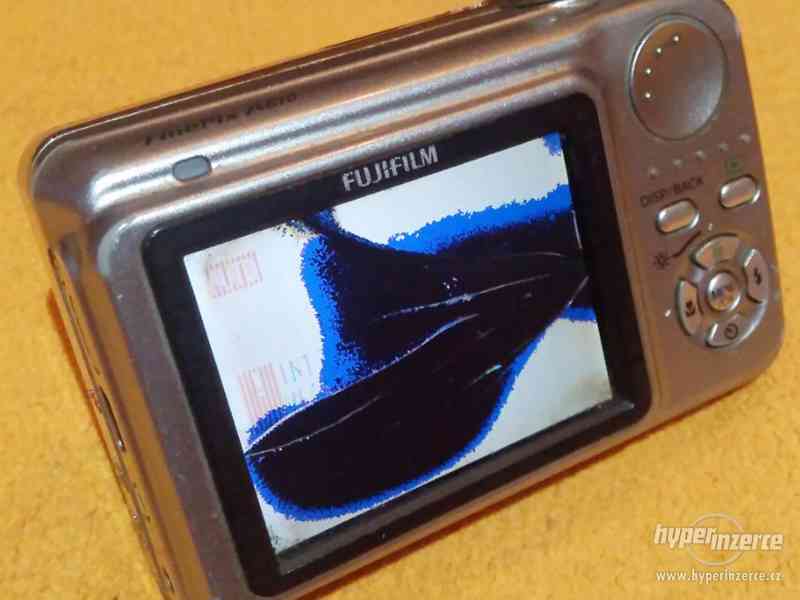 Digitální foťák a kamera Fujifilm FinePix A610 - k opravě! - foto 4