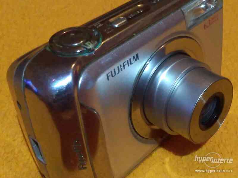 Digitální foťák a kamera Fujifilm FinePix A610 - k opravě! - foto 7
