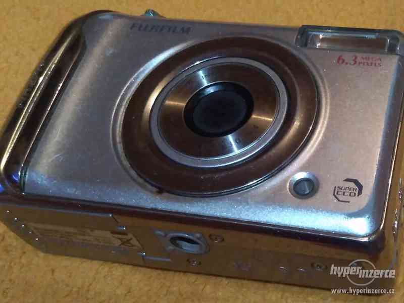 Digitální foťák a kamera Fujifilm FinePix A610 - k opravě! - foto 8