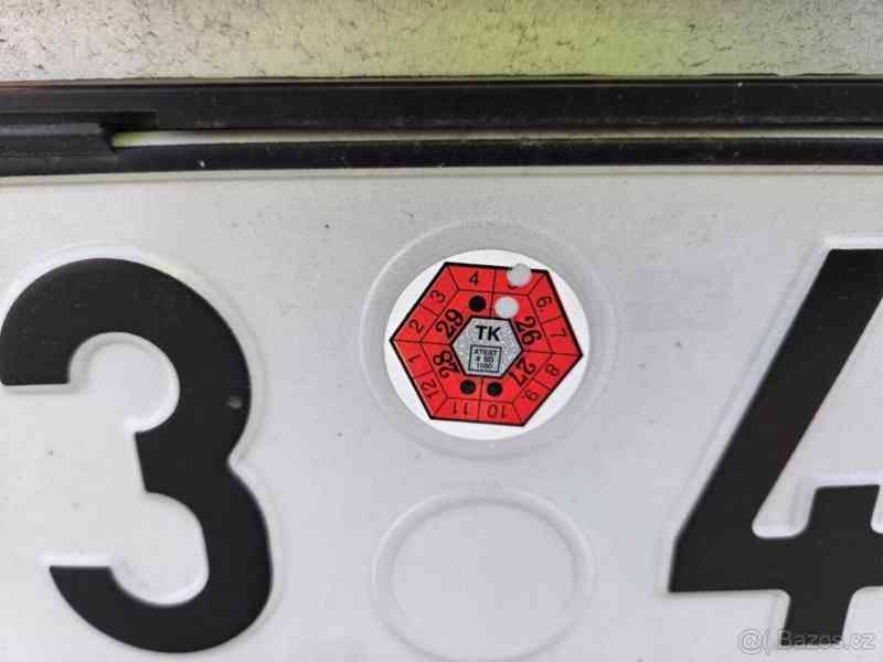 Mercedes-Benz 200 z roku 1998 – Německá legenda - foto 9