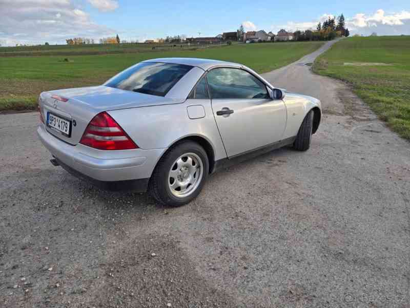 Mercedes-Benz 200 z roku 1998 – Německá legenda - foto 2