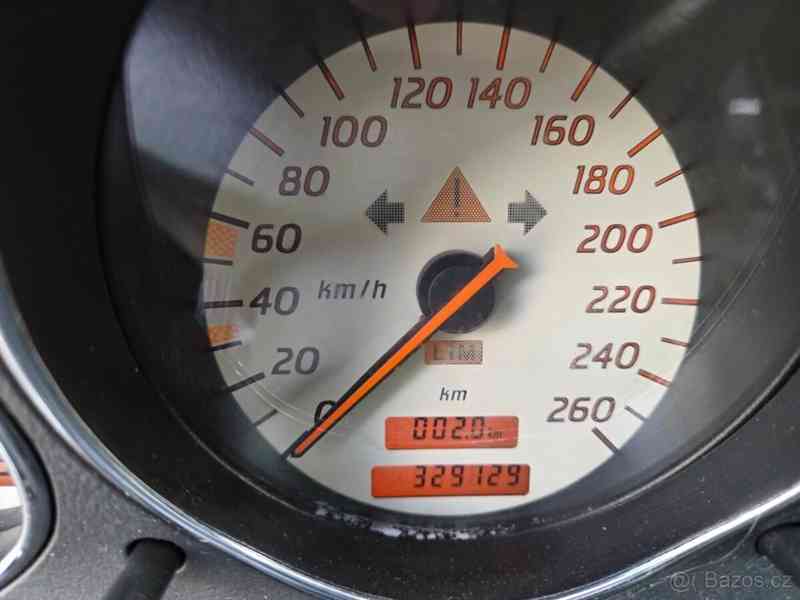 Mercedes-Benz 200 z roku 1998 – Německá legenda - foto 8