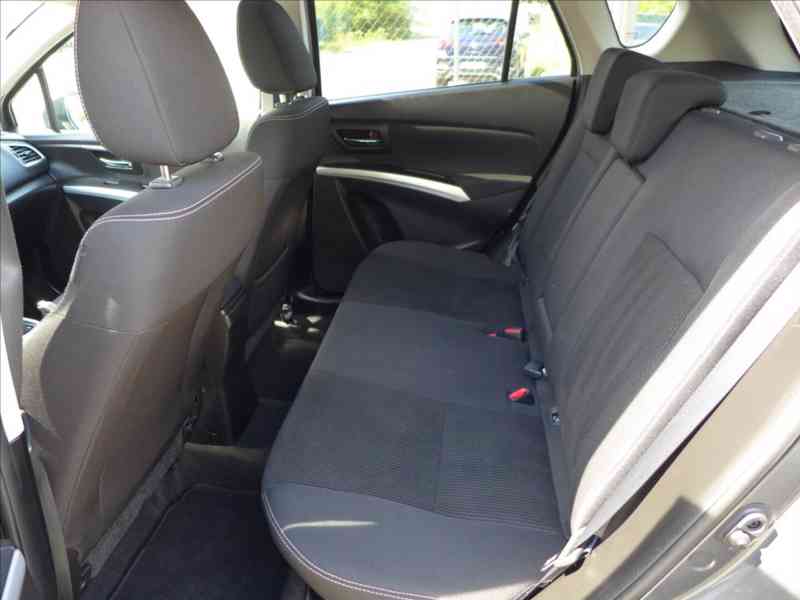 Suzuki SX4 S-Cross 1,6 DDiS 4X4 VÝHŘEV KAMERA - foto 6