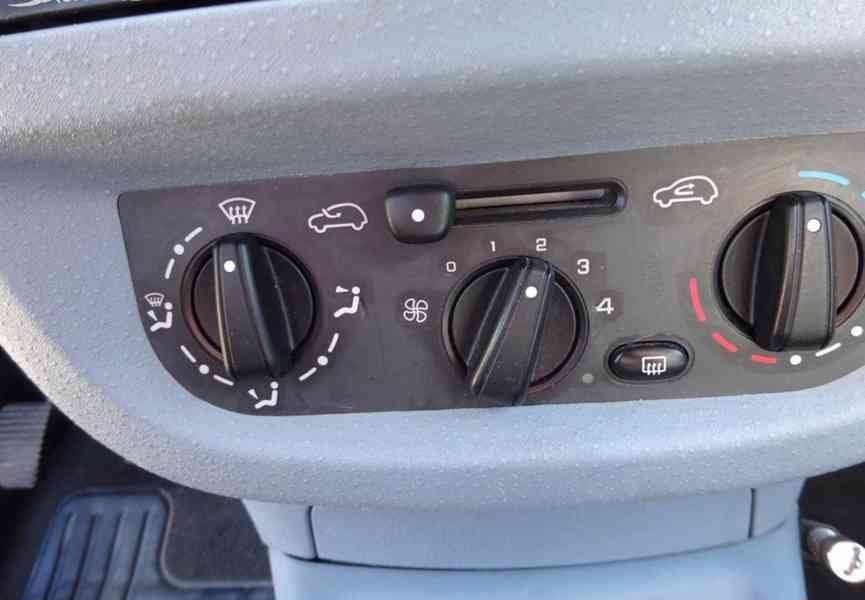 Citroen C3 1.4i r.v.2003 (54 kw) 1.Majitel ČR stk:2/2028 - foto 12