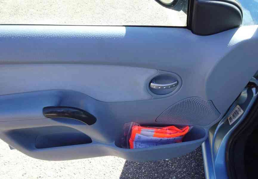 Citroen C3 1.4i r.v.2003 (54 kw) 1.Majitel ČR stk:2/2028 - foto 6