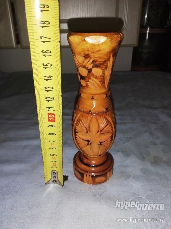 Váza - dřevěná - vyřezáváná - zdobená - foto 2