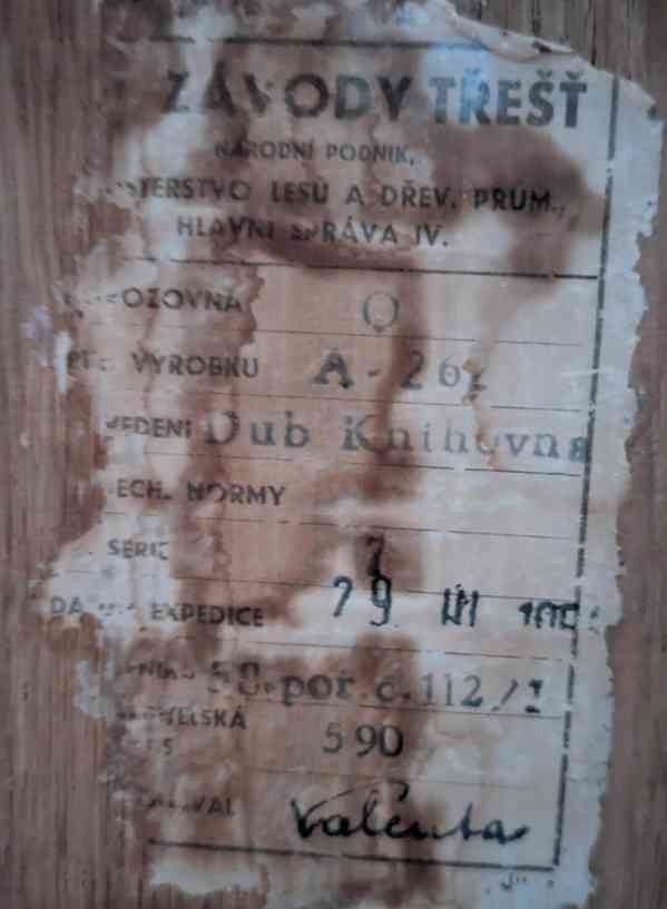 Retro dubová knihovna z roku 1956 – UP závody Třešť - foto 8