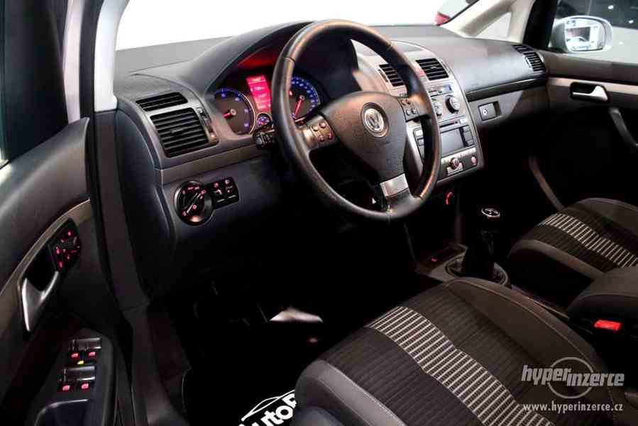 VW Touran 2.0 TDI Navi HIG. Tažné zařízení - foto 17