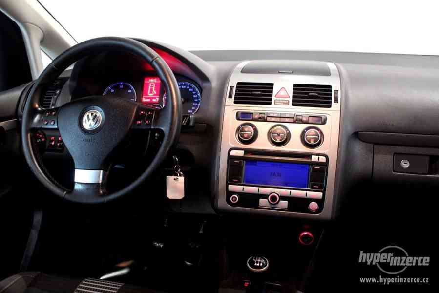 VW Touran 2.0 TDI Navi HIG. Tažné zařízení - foto 33