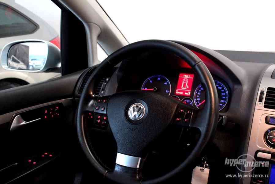 VW Touran 2.0 TDI Navi HIG. Tažné zařízení - foto 34