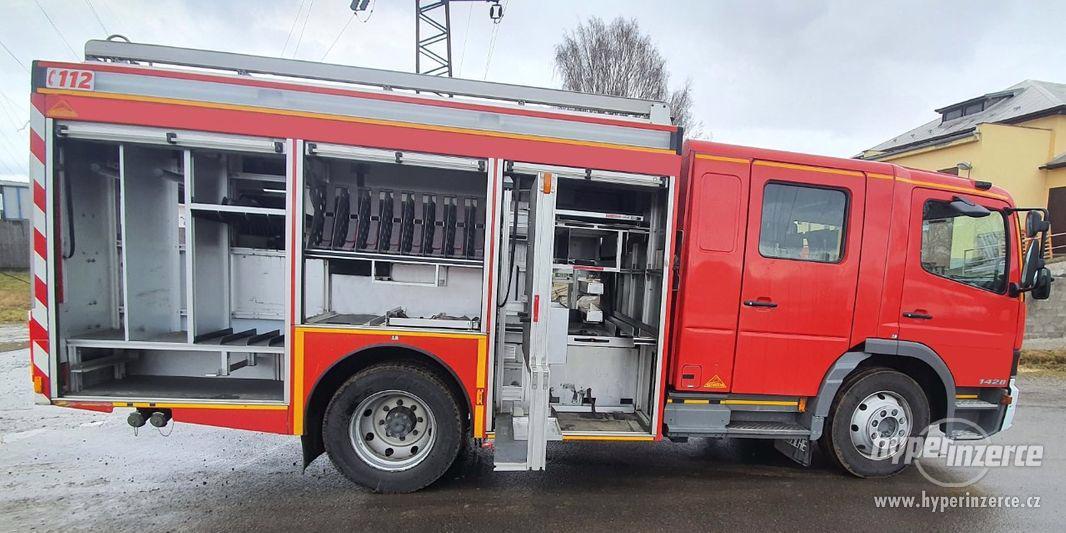 Prodáme hasičské  Mercedes Atego 1428 F,  2400L - foto 3