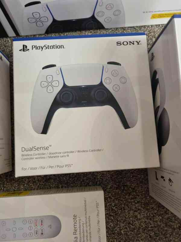 Sony PS 5 Disc Edition Bundle NEW SEALED - foto 2