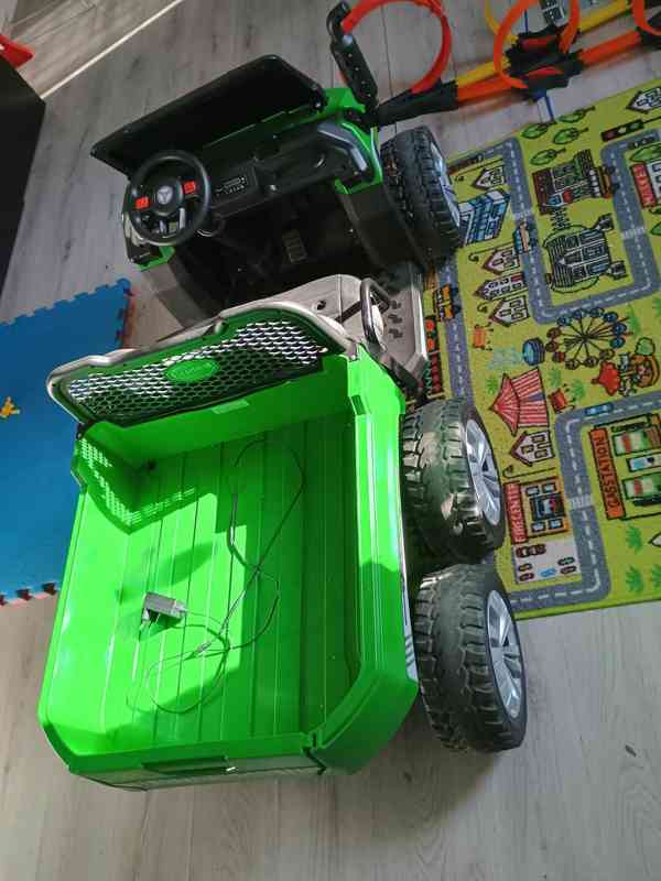 Elektrické autíčko málo používané  - foto 3