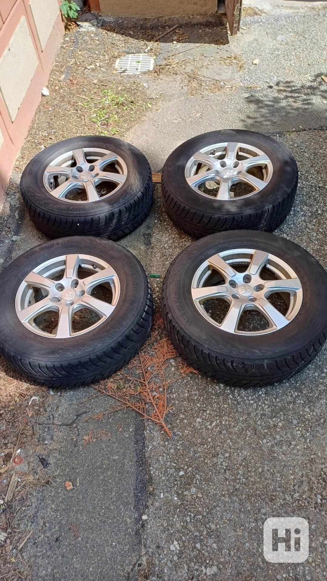Sada zimních kol 215/70 R16+disky  - foto 1