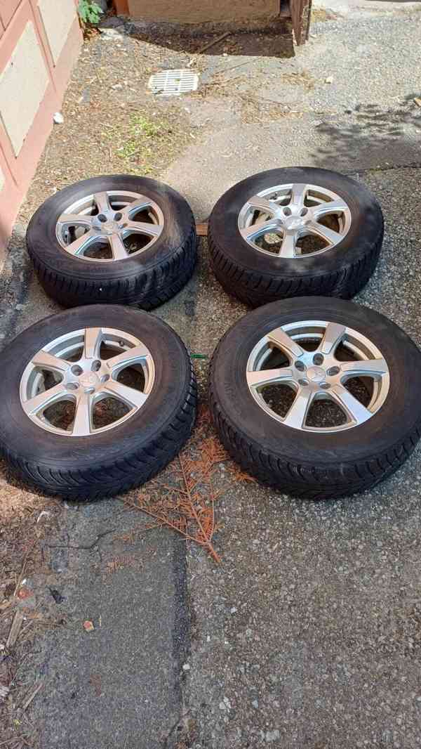 Sada zimních kol 215/70 R16+disky - foto 1