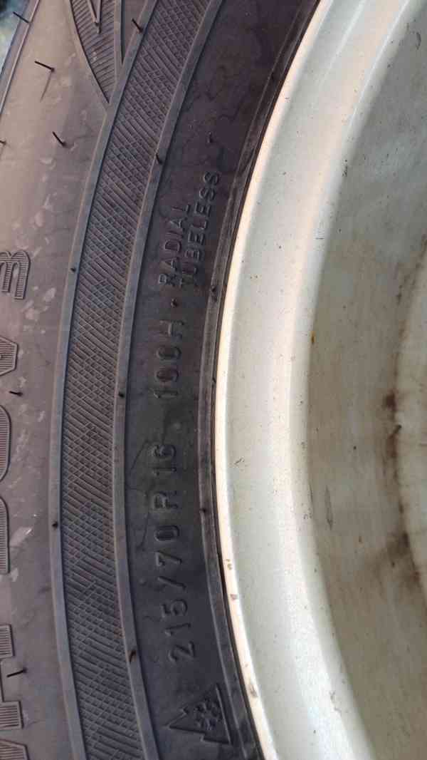 Sada zimních kol 215/70 R16+disky - foto 3