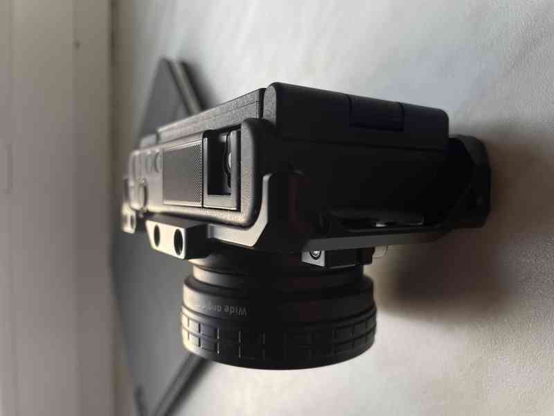 Sony ZV-1 s širokoúhlým objektive, klecí Smallrig a Sony Gri - foto 18