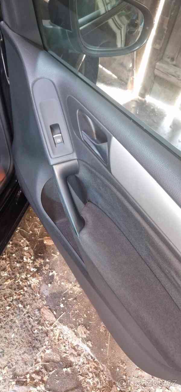Volkswagen Golf 2,0   Tdi highline, tažné, klima - foto 3