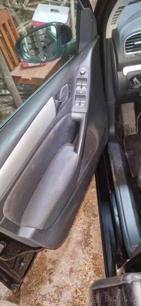 Volkswagen Golf 2,0   Tdi highline, tažné, klima - foto 8
