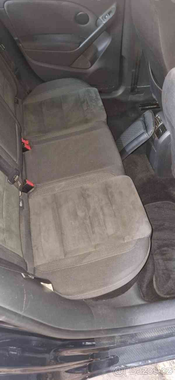 Volkswagen Golf 2,0   Tdi highline, tažné, klima - foto 12