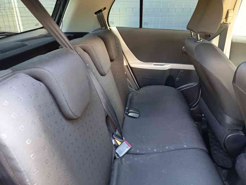 Toyota Yaris 1,3VVT-i Comfort ČR  - foto 12