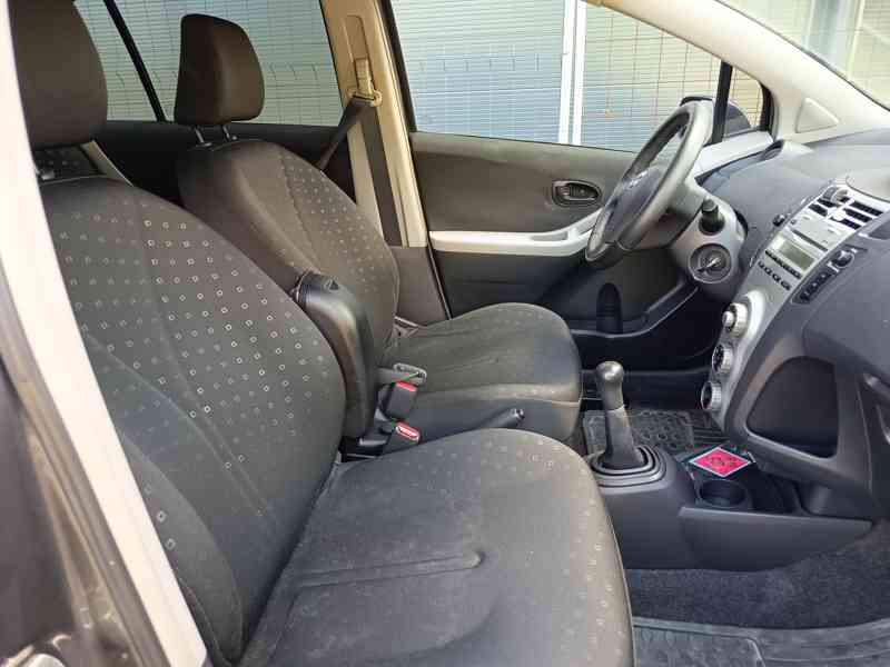 Toyota Yaris 1,3VVT-i Comfort ČR  - foto 11