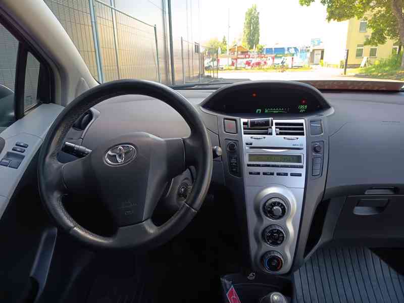 Toyota Yaris 1,3VVT-i Comfort ČR  - foto 13