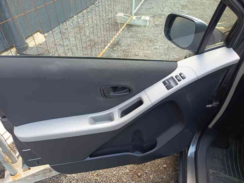 Toyota Yaris 1,3VVT-i Comfort ČR  - foto 18