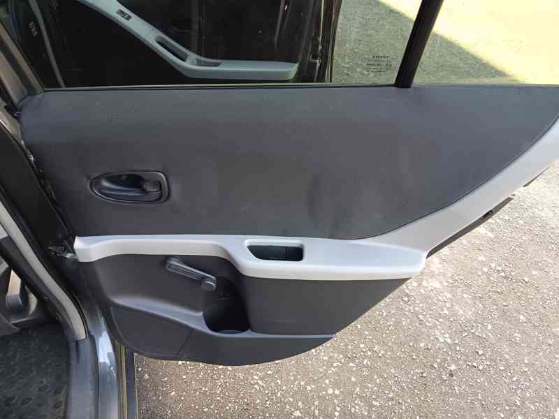 Toyota Yaris 1,3VVT-i Comfort ČR  - foto 15