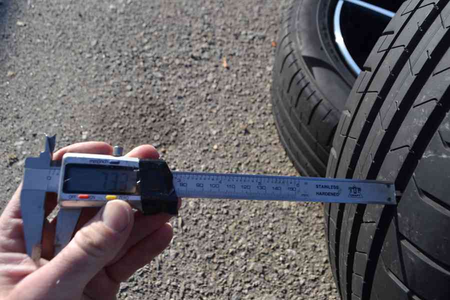 MB GLC coupe -Téměř NOVÁ letní Alu sada AMG 235/50R19 - foto 16