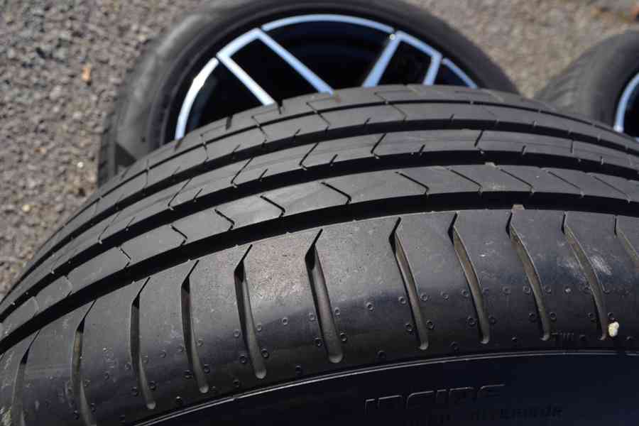 MB GLC coupe -Téměř NOVÁ letní Alu sada AMG 235/50R19 - foto 17