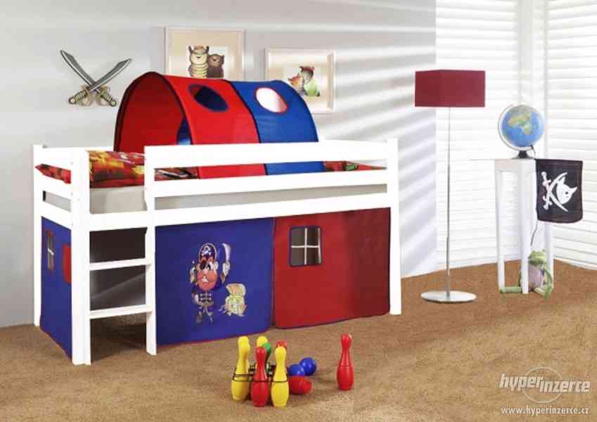 Vyvýšená postel bílá vzor modro červený pirát - foto 1