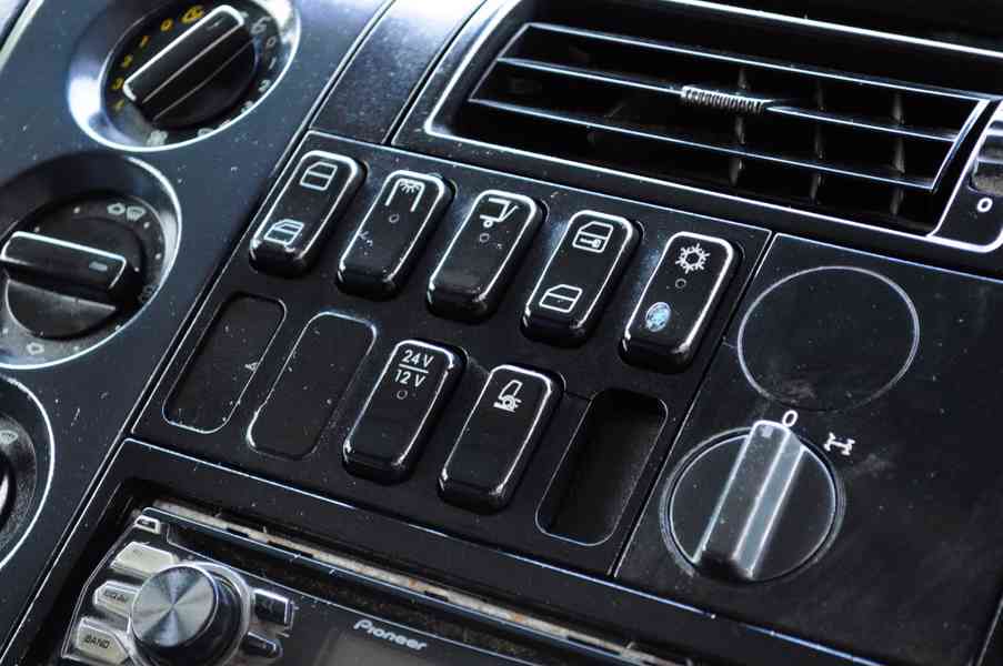 MERCEDES ATEGO 1523 TŘÍSTRANNÝ SKLÁPĚČ + HYDRAULICKÁ RUKA - foto 42