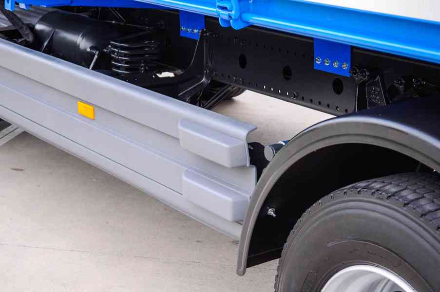 MERCEDES ATEGO 1523 TŘÍSTRANNÝ SKLÁPĚČ + HYDRAULICKÁ RUKA - foto 24