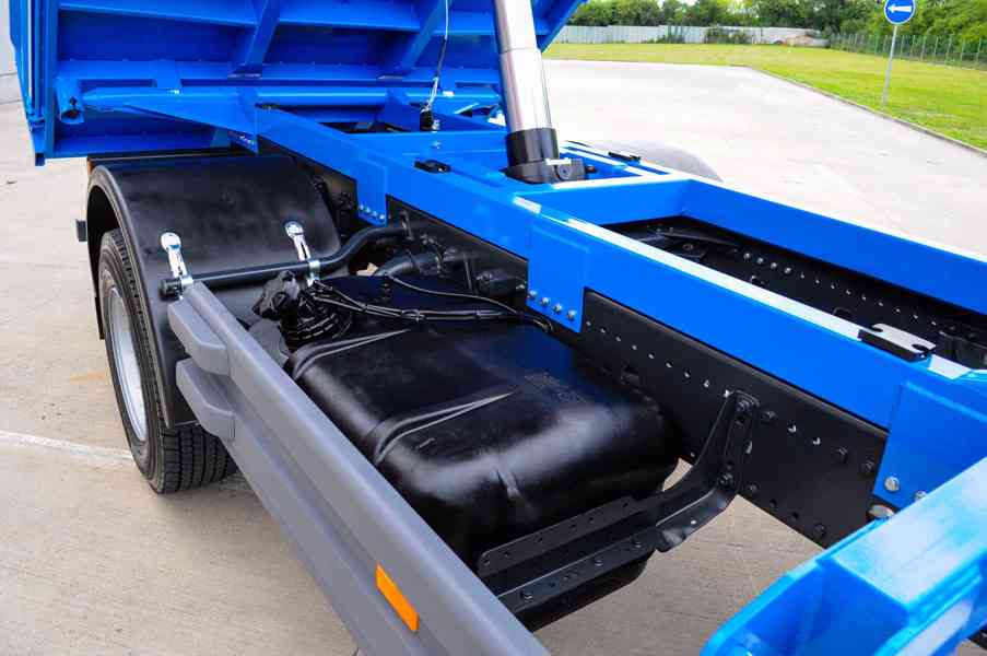 MERCEDES ATEGO 1523 TŘÍSTRANNÝ SKLÁPĚČ + HYDRAULICKÁ RUKA - foto 78