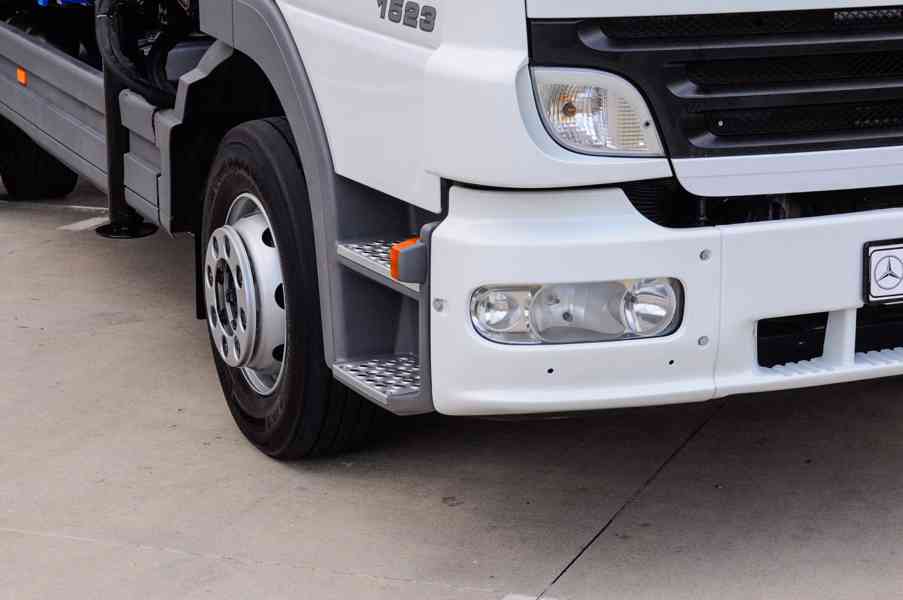 MERCEDES ATEGO 1523 TŘÍSTRANNÝ SKLÁPĚČ + HYDRAULICKÁ RUKA - foto 33