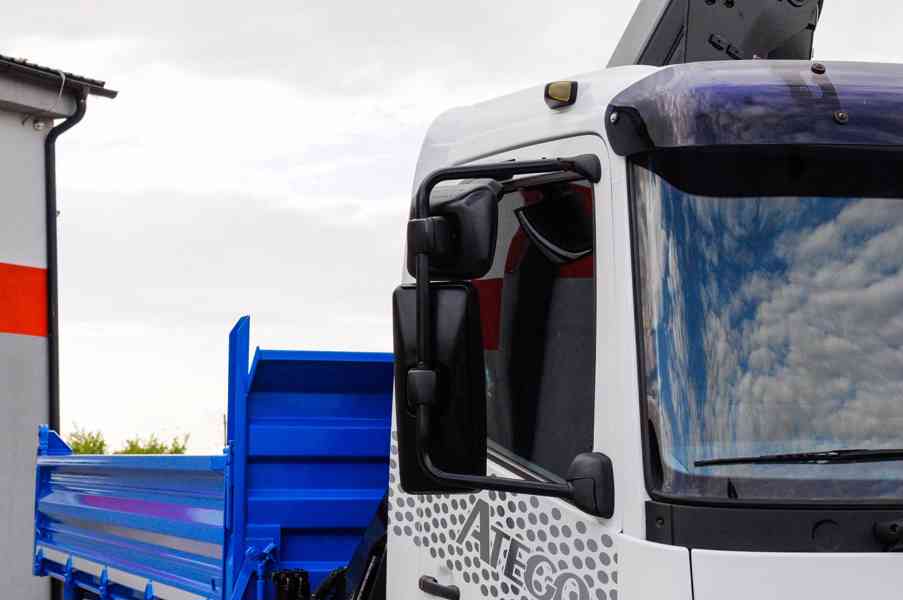 MERCEDES ATEGO 1523 TŘÍSTRANNÝ SKLÁPĚČ + HYDRAULICKÁ RUKA - foto 32