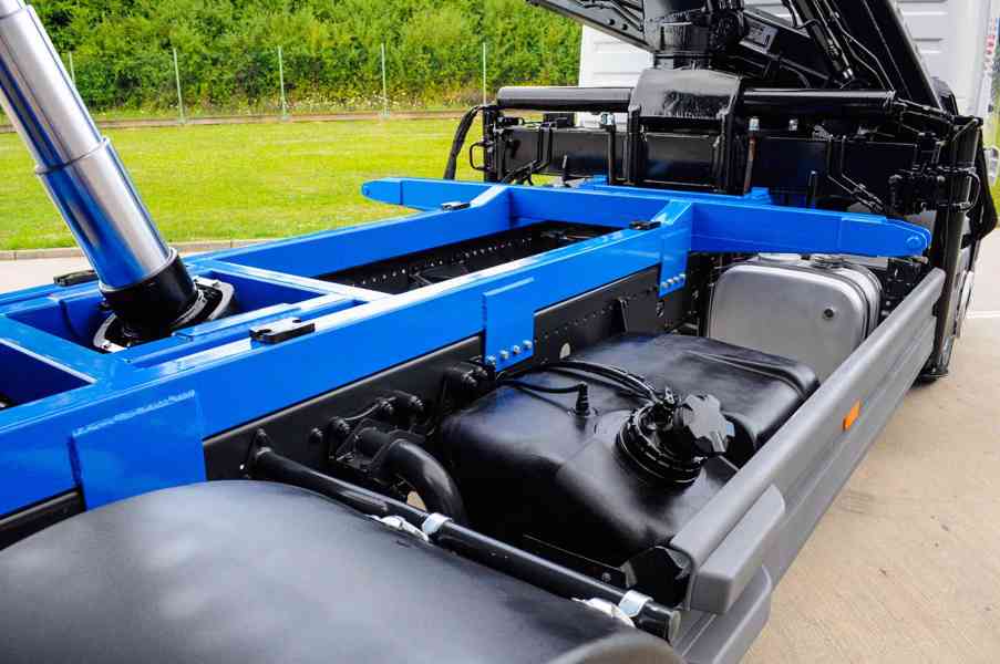 MERCEDES ATEGO 1523 TŘÍSTRANNÝ SKLÁPĚČ + HYDRAULICKÁ RUKA - foto 76