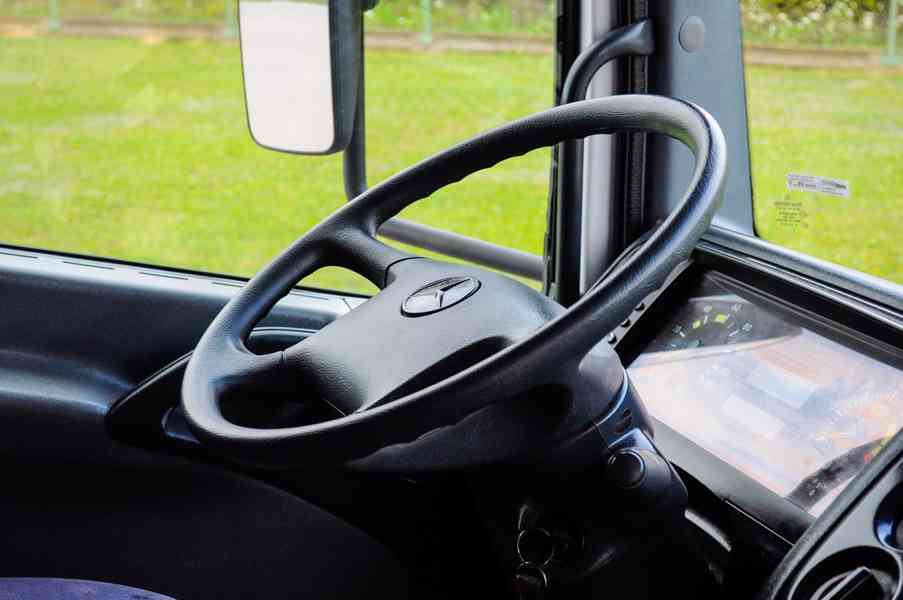 MERCEDES ATEGO 1523 TŘÍSTRANNÝ SKLÁPĚČ + HYDRAULICKÁ RUKA - foto 39