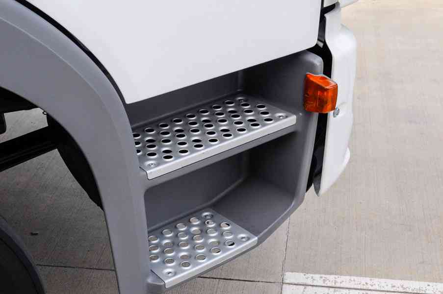 MERCEDES ATEGO 1523 TŘÍSTRANNÝ SKLÁPĚČ + HYDRAULICKÁ RUKA - foto 8