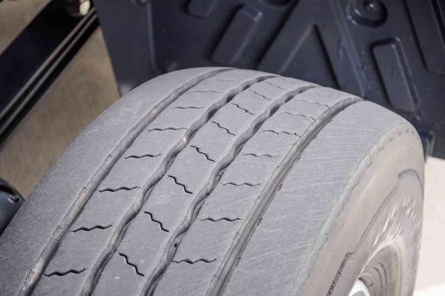 MERCEDES ATEGO 1523 TŘÍSTRANNÝ SKLÁPĚČ + HYDRAULICKÁ RUKA - foto 57