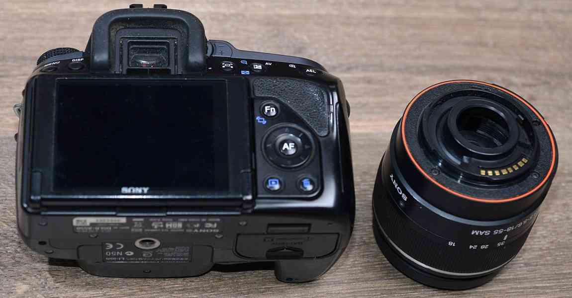 Sony DSLR - A550 + Objektiv DT 18-55mm 18 000 Exp. - foto 4