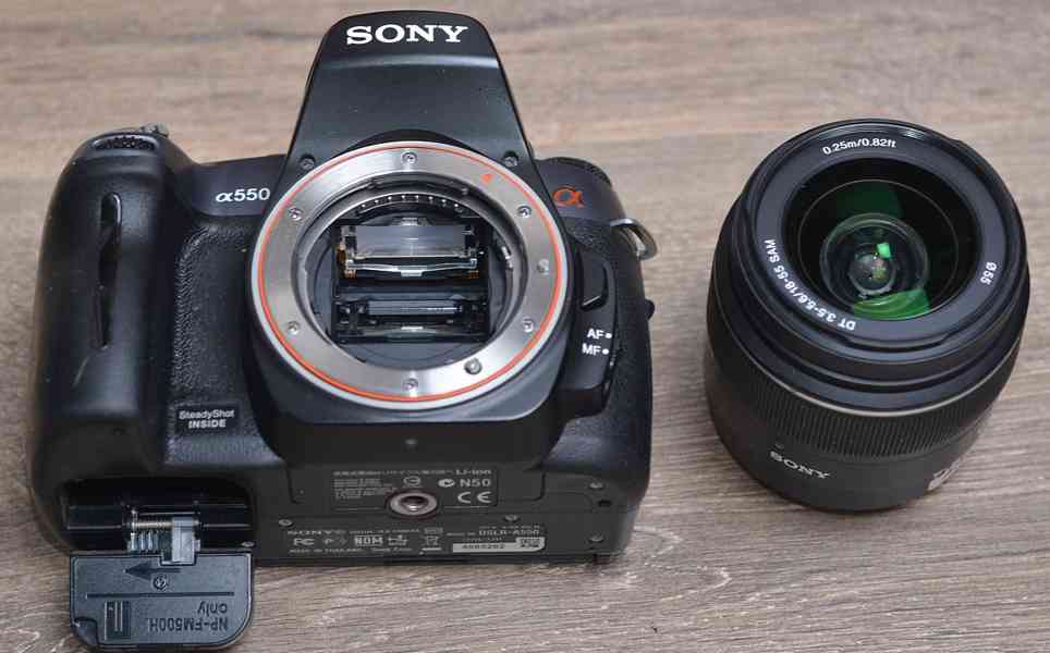 Sony DSLR - A550 + Objektiv DT 18-55mm 18 000 Exp. - foto 3