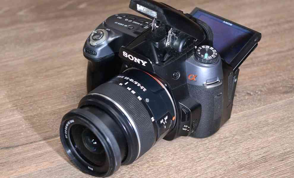 Sony DSLR - A550 + Objektiv DT 18-55mm 18 000 Exp. - foto 6
