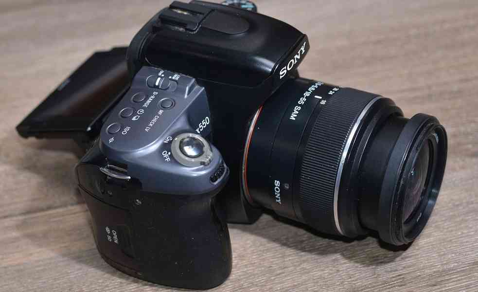 Sony DSLR - A550 + Objektiv DT 18-55mm 18 000 Exp. - foto 7